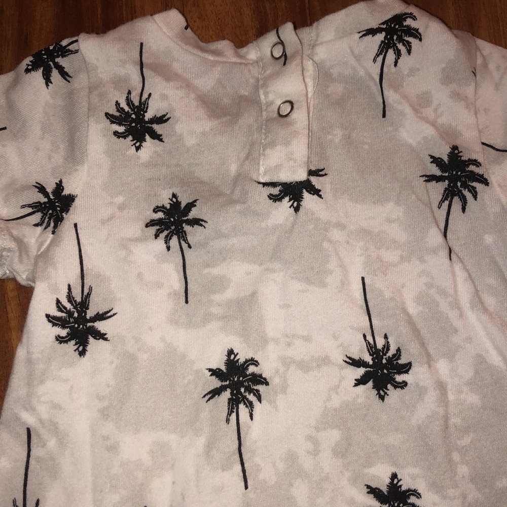 Cute onesie - Picture 2 of 4